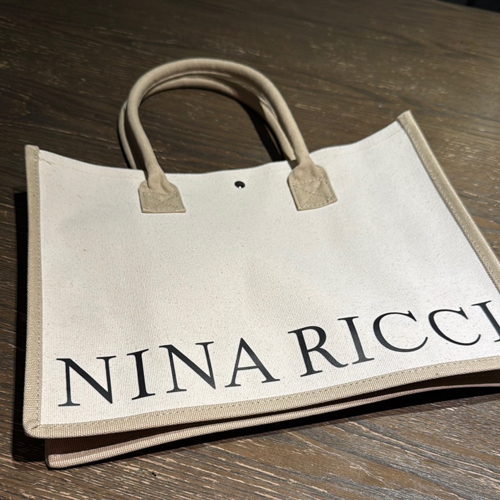 Tote bag